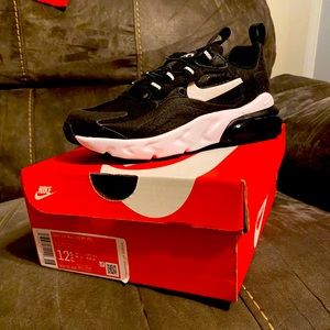 Boys Nike Air Max 270 RT - sz 12.5